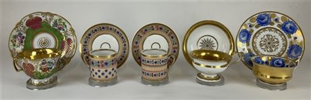 Manifatture differenti, secolo XVIII-XIX. Gruppo di cinque tazze con piattini,