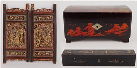 Lotto composto da un piccolo paravento a due ante in legno intagliato (cm tot 5