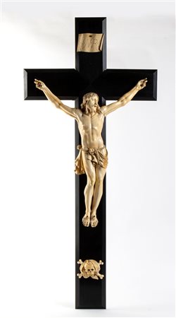  
Crocifisso in avorio Europa settentrionale, 1827
 Altezza x larghezza del Cristo: 55 x 41,5 cm. Altezza x larghezza della croce: 110,5 x 50 cm. Peso complessivo: 6,4 kg.