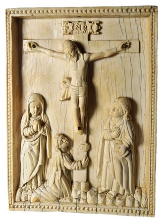  
Rilievo in avorio raffigurante la Crocifissione di Cristo Borgogna, XVI–XVII secolo
 Altezza x larghezza x profondità: 17,1 x 12,6 x 2 cm. Peso: 536 gr.