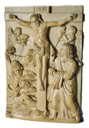  
Rilievo in avorio raffigurante la Crocifissione di Cristo Borgogna, XVII secolo
 Altezza x larghezza x profondità: 15,7 x 10,6 x 1,3 cm. Peso: 450 gr.