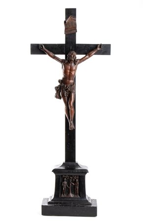  
Croce d'altare in legno con Cristo Ambito italiano, XVIII secolo
 Altezza x Larghezza x Profondità: 65,5 x 26 x 9,5 cm.