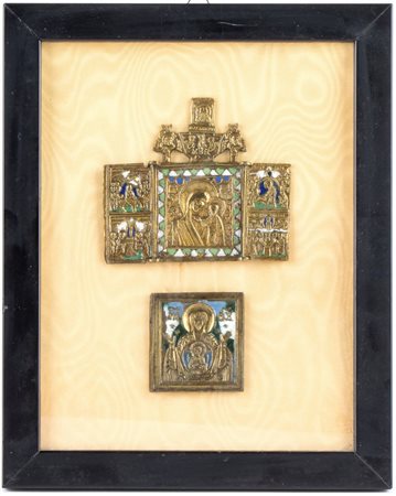  
Icone russe da viaggio in bronzo Fine XIX secolo
 Altezze x larghezze: 8,7x10 cm e 5 x 5 cm. Peso totale: 654 gr.