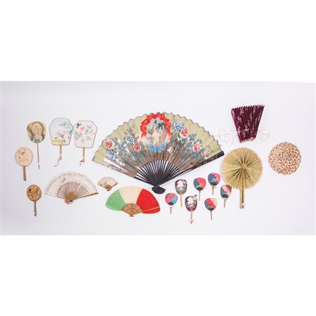 VENTINOVE VENTAGLI DI DIVERSA TIPOLOGIA