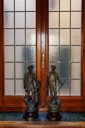 Due statuette in lega tipo bronzo