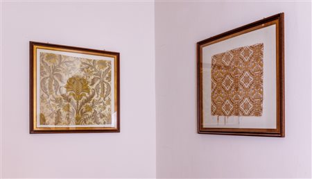 Due frammenti di damasco incorniciati