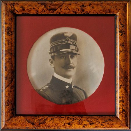 Due fotografie in bianco e nero