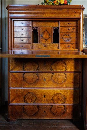 Secretaire in radica di tuja