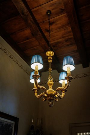 Lumiera a sospensione in legno dorato e dipinto a quattro braccia