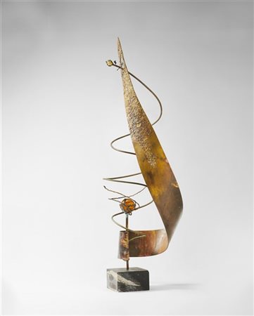 Edgardo Mannucci "Spirale" 1973-74
lamina di rame dorato, tubo in rame, vetro, s