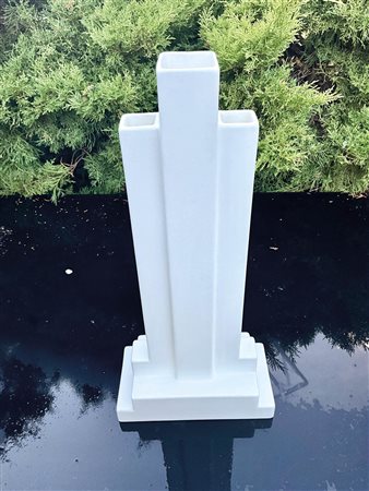 Ettore Sottsass Vaso Yantra;ceramica bianca, 49 x 23 x 12 cm