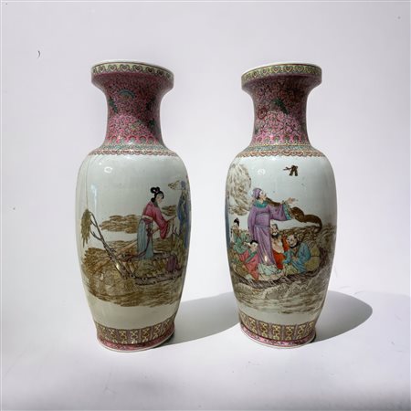  
Coppia di vasi a balaustro Ultimo quarto XIX - inizio XX secolo
 63 x 18 cm (diametro)