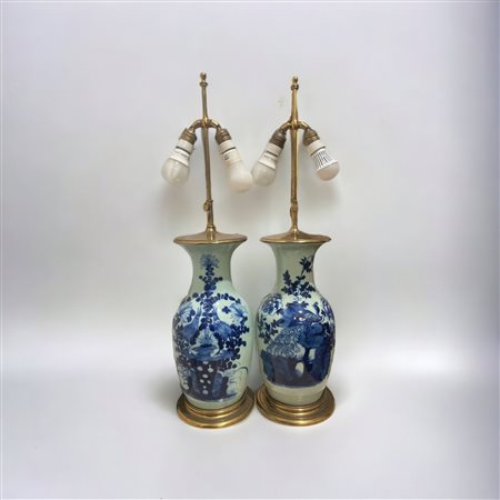  
Coppia di Vasi Manifattura orientale, inizio XX secolo
 84 x 22 cm