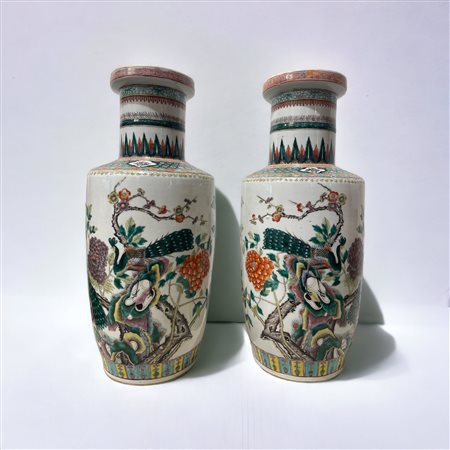  
Coppia di vasi cinesi rouleau XIX secolo
porcellana cm 46 x 15