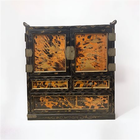  
Scatola del Tempio Manifattura giapponese - fine del XIX secolo
legno cm 40 x 38 x 17