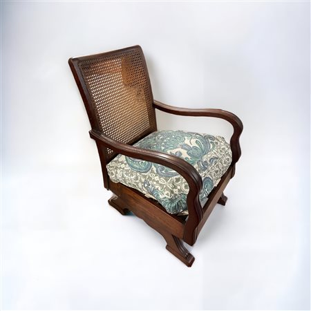  
Poltrona oscillante colonica manifattura inglese, prima metà XX sec.
 87 x 60 x 54 cm