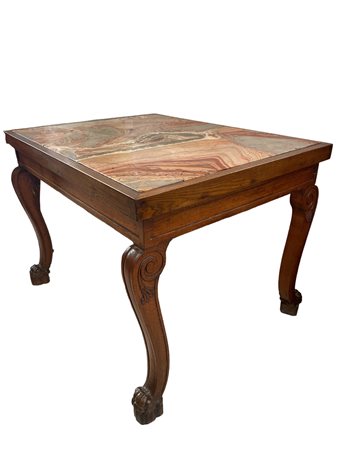  
Tavolo da centro fine del XIX secolo
 74 x 105 x 81 cm