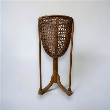  
Tavolino a cesto Manifattura Italiana, metà XIX secolo
 61 x 27cm