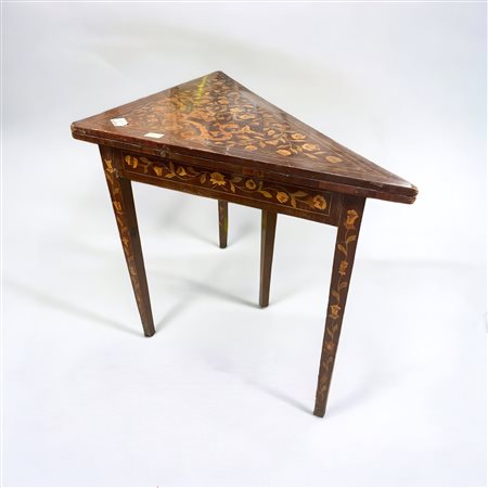  
Tavolo da gioco Manifattura Olandese, prima metà XIX secolo
 75 x 105 x 53cm