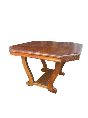  
Tavolo da centro Manifattura francese - primo quarto del  XX secolo
 70 x 105 x 110 cm