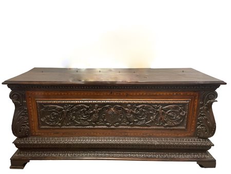  
Cassone Italia, fine XVI secolo
 93 x 214 x 74 cm