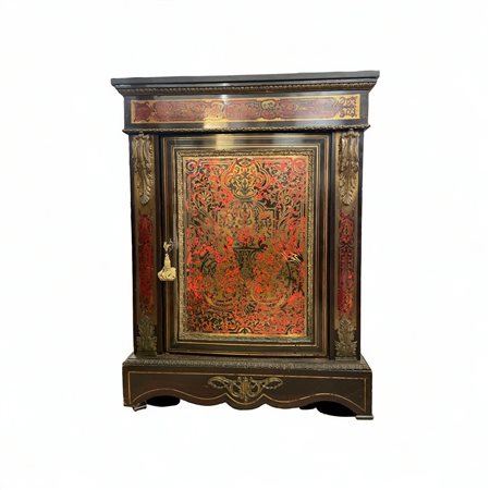  
Credenza Manifattura Francese, seconda metà XIX secolo
 107 x 82 x 36cm