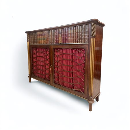  
Credenza a due porte Manifattura Inglese, inizio XX secolo
 86 x 120 x 25cm