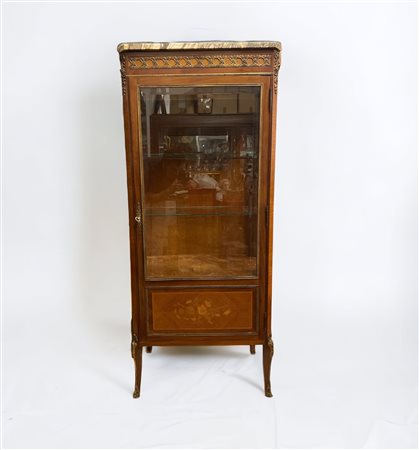  
Vetrina manifattura francese, prima metà XX sec.
 160 x 68 x 37 cm