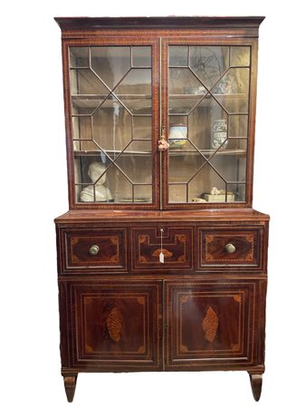  
Bookcase Manifattura inglese Sheraton, prima metà XIX sec.
 233 x 125 x 58 cm