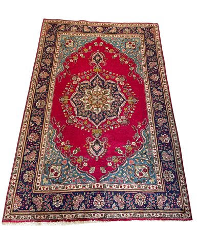  
Tappeto rosso inizi XX secolo
290 x 193 cm 