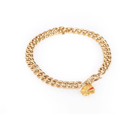 Bracciale in oro con pendente dea bendata