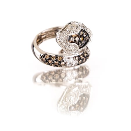 Anello a serpente in oro e brillanti