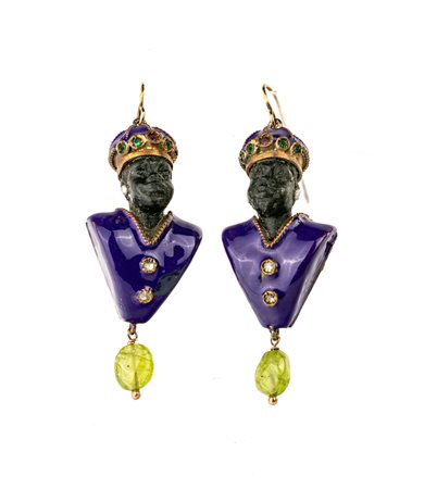 Coppia di orecchini moretti, smalto e pietre