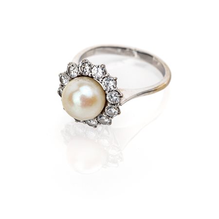 Anello in oro con perla e brillanti