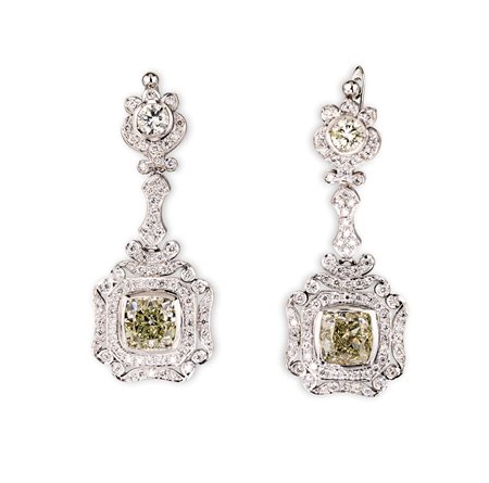 Coppia di orecchini in oro e brillanti