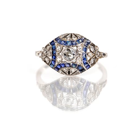 Anello decò in oro, diamanti e zaffiri