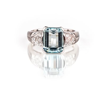 Anello in oro acquamarina e brillanti