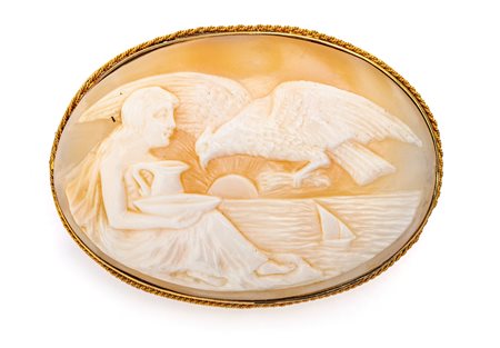 Spilla in oro e cammeo