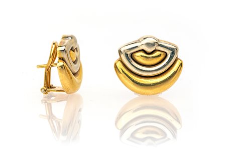 Coppia di orecchini in oro