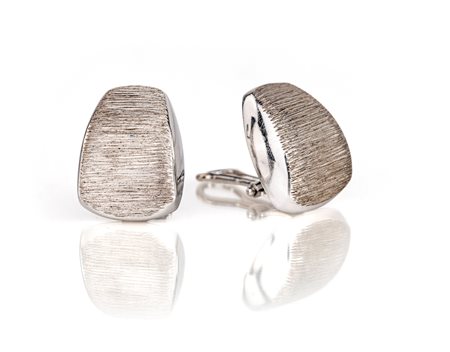 Coppia di orecchini in oro