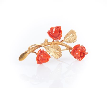 Spilla in oro  con fiori in corallo