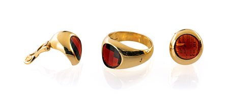 Pomellato parure anello e orecchini in oro e granati