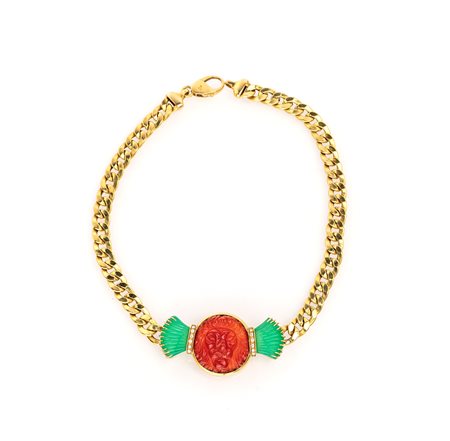 Girocollo in oro, corniola incisa e crisoprasio.