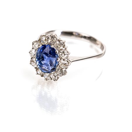 Anello in oro zaffiro e brillanti