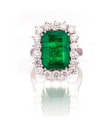 Anello in oro smeraldo e brillanti