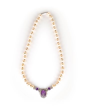 Collana di perle con centrale in oro, ametista e brillanti