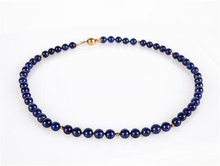 Collana in lapislazzuli e chiusura in oro.