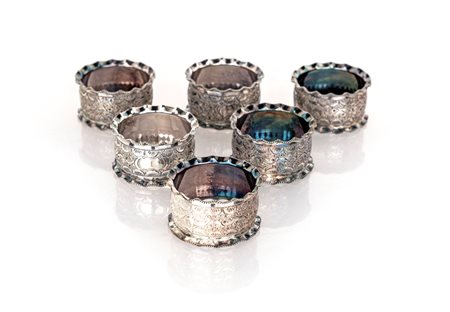 Sei portatovagliolo in argento (?) con astuccio