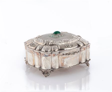 Scatola portagioie in argento 800 con gemma cabochon