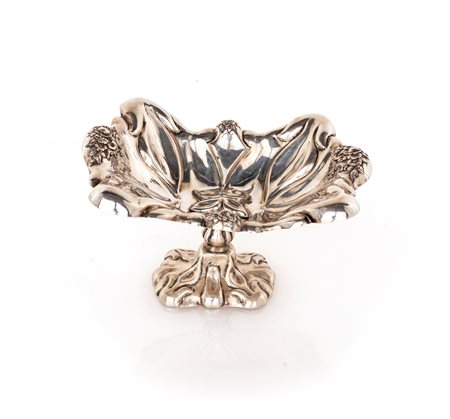 Alzatina in argento, Vienna, 1856 o 1866, argentiere Reiner